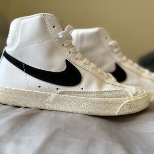 Nike White and Black High-Tops